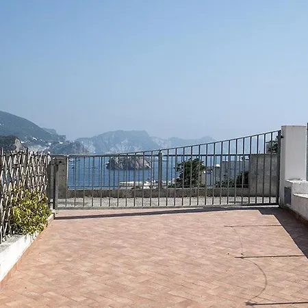 Renato Canalone Feriehus Ponza